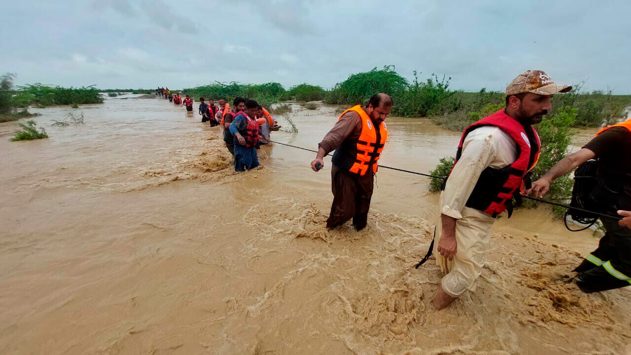 Rebuild-homes-for-Pakistan-People9